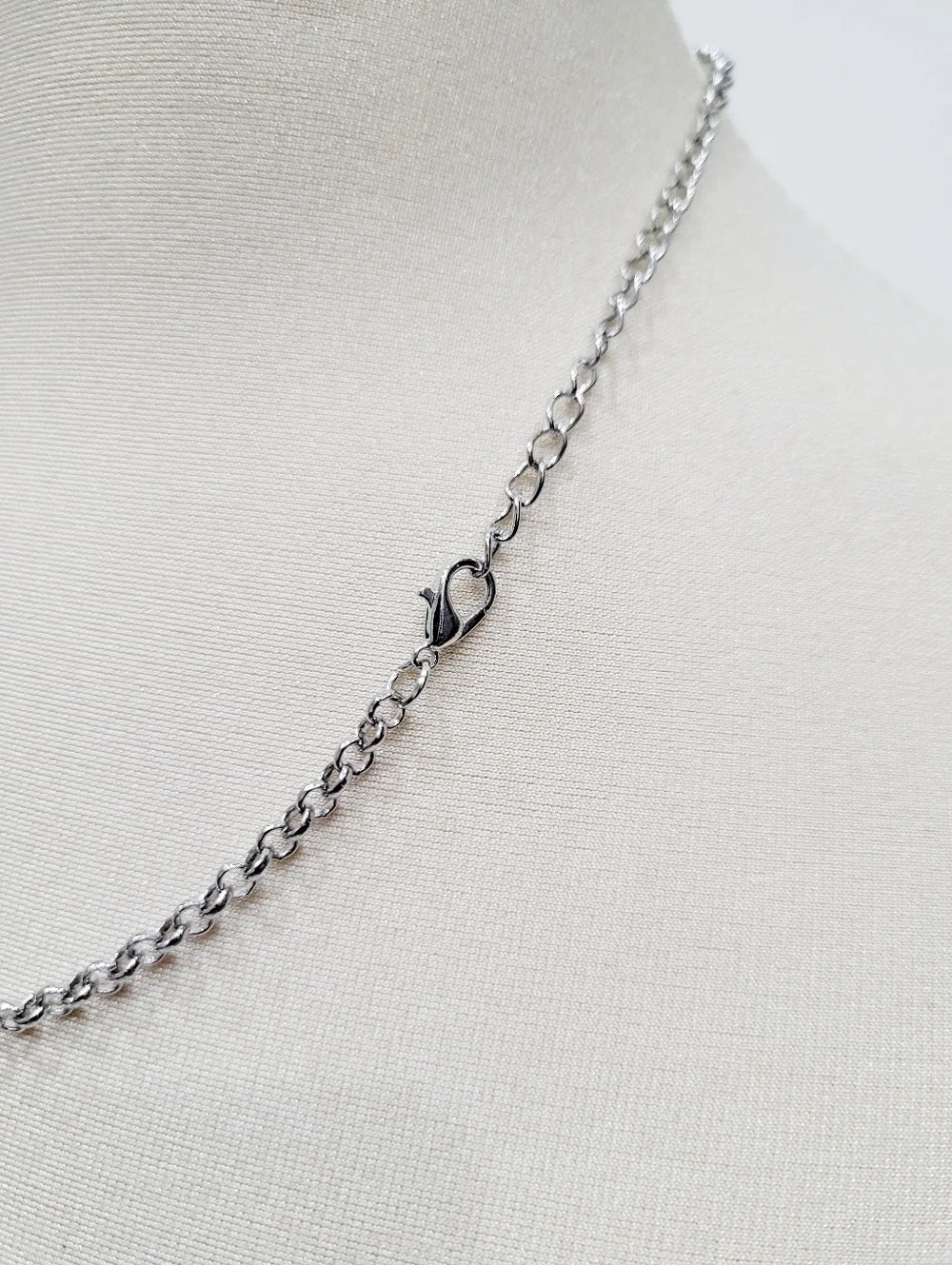 Brand New Silver Tone Gothic Red Heart Cross Necklace - Picture 7 of 9